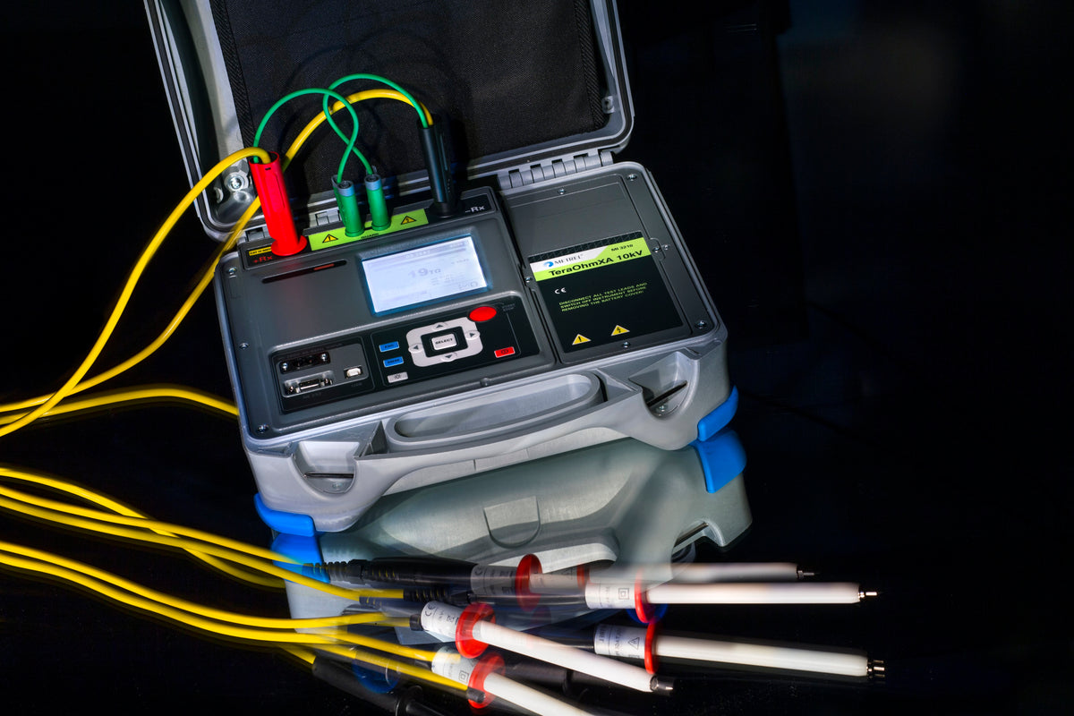 جهاز فحص العزل والمقاومة للكابلات