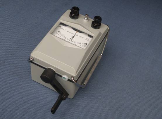 Rental:  Sterling SMR-1000 1KV Hand-Cranked Analogue Insulation Tester